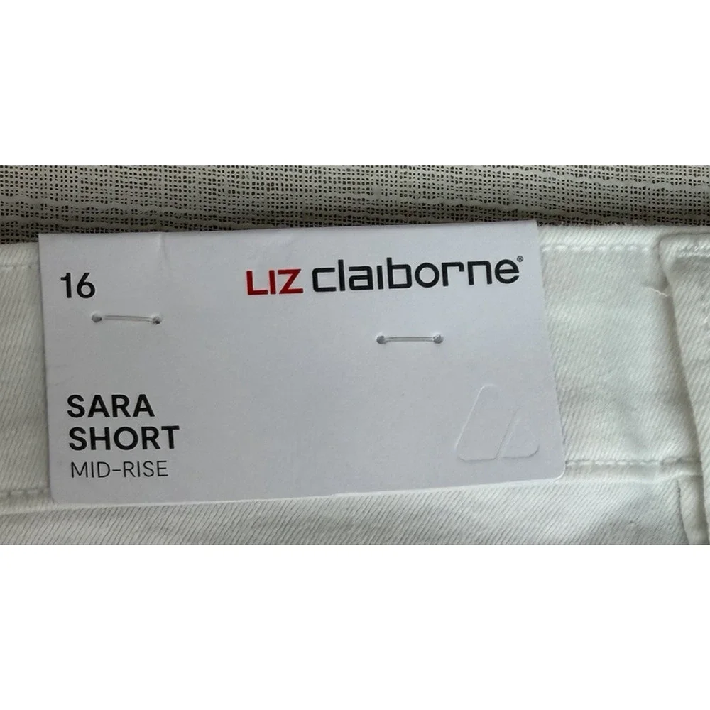 NWT Liz Claiborne Sara Short Mid Rise Bermuda Shorts Sz 16 White Slimming Flex - Picture 3 of 9